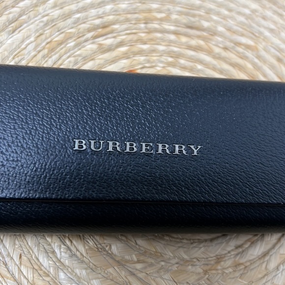 Burberry Spellout Hard Cover Signature Sunglasses Case - Picture 2 of 14